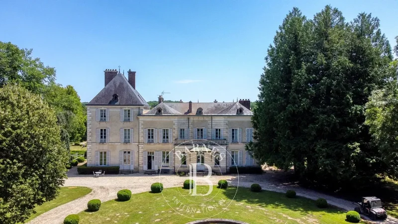 Auxerre, Bourgogne-Franche-Comté, France. - Photo 2