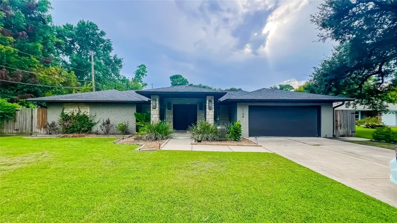 1106 Kipp Avenue, Kemah, Texas, United States. - Photo 1