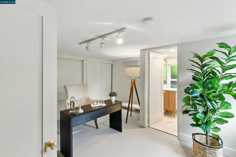 5020 Golden Gate Ave, Oakland, California, United States. - Photo 28