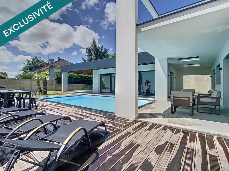Maison comtemporaine de 246 m² avec piscine