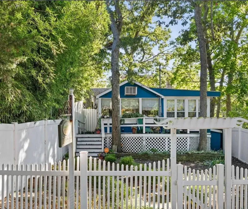 74 Richardson Ave, Springs, New York, United States. - Photo 4