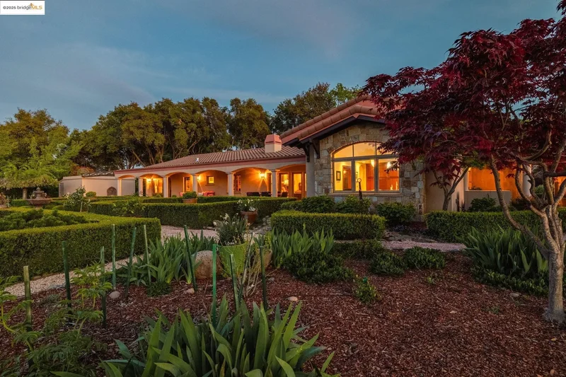Single Family Residence in Sonora