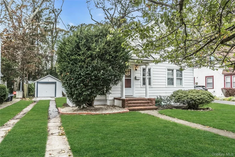 251 N Long Beach Avenue - Freeport, New York