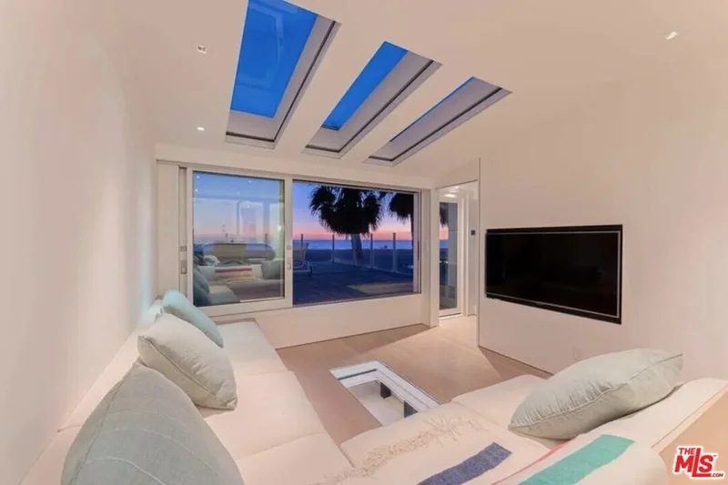 1267 Palisades Beach Road, Santa Monica, California, United States. - Photo 13