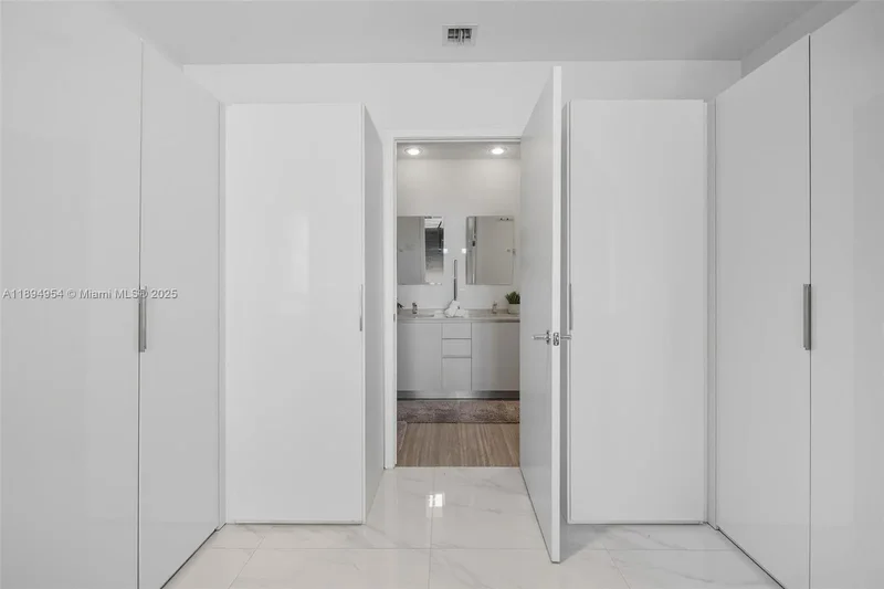 1010 Brickell Ave 4704, Miami, Florida, United States. - Photo 31
