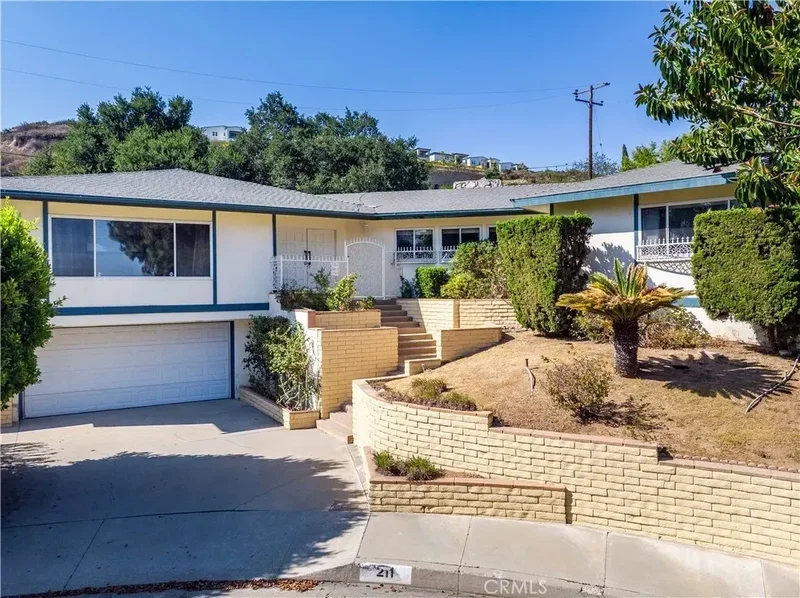 211 Peacock Lane, Montebello, California, United States. - Photo 4