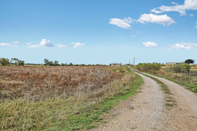 990 CR 331, Granger, Texas, United States. - Photo 2