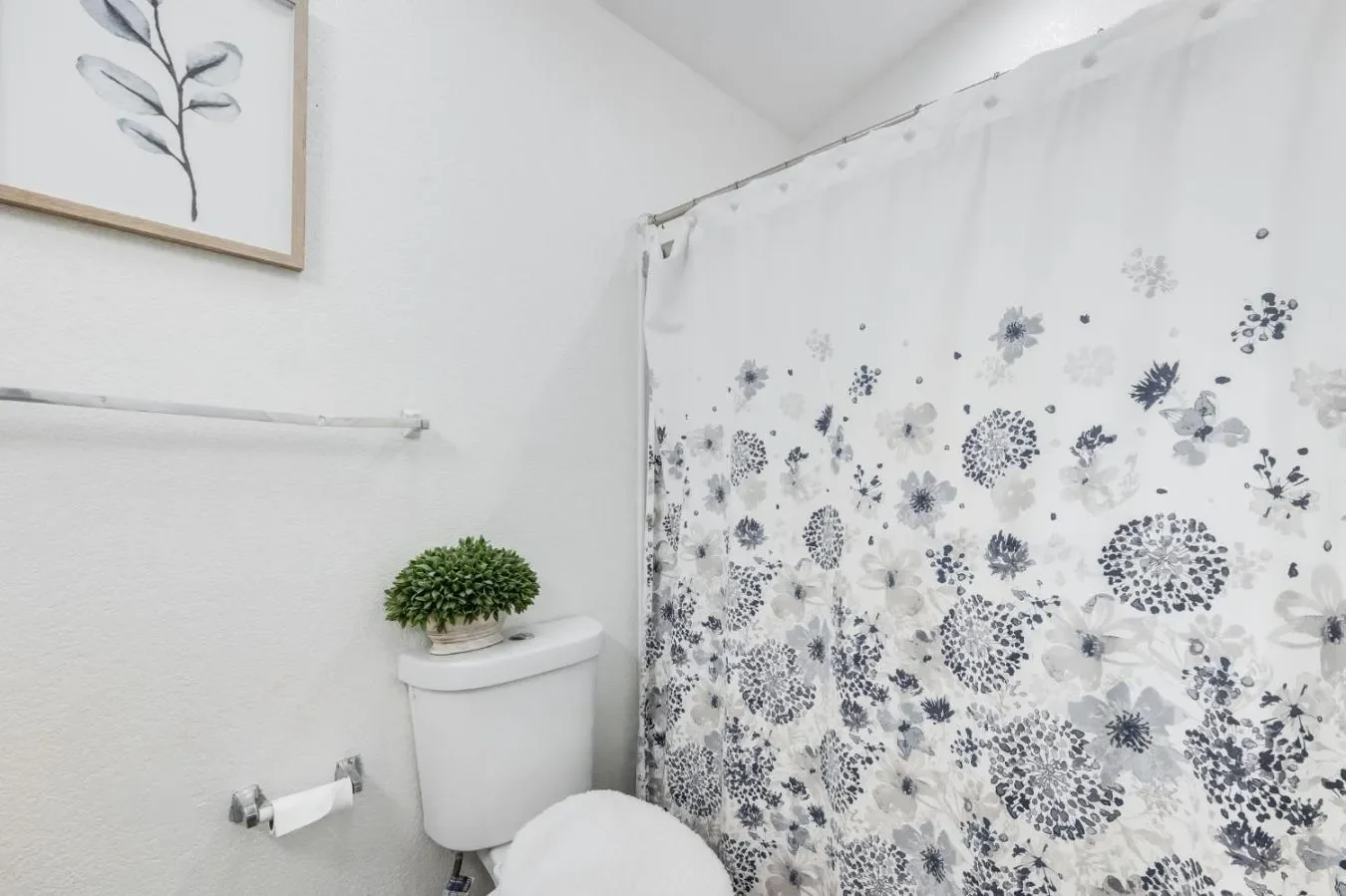 5045 N Laguna Drive, Elk Grove, California, United States. - Photo 28
