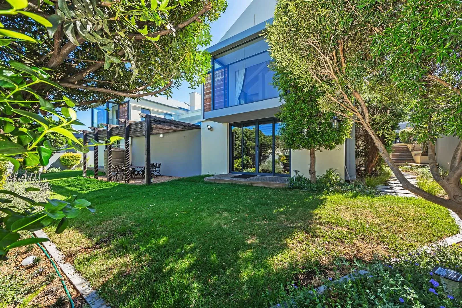 Exterior photo 3