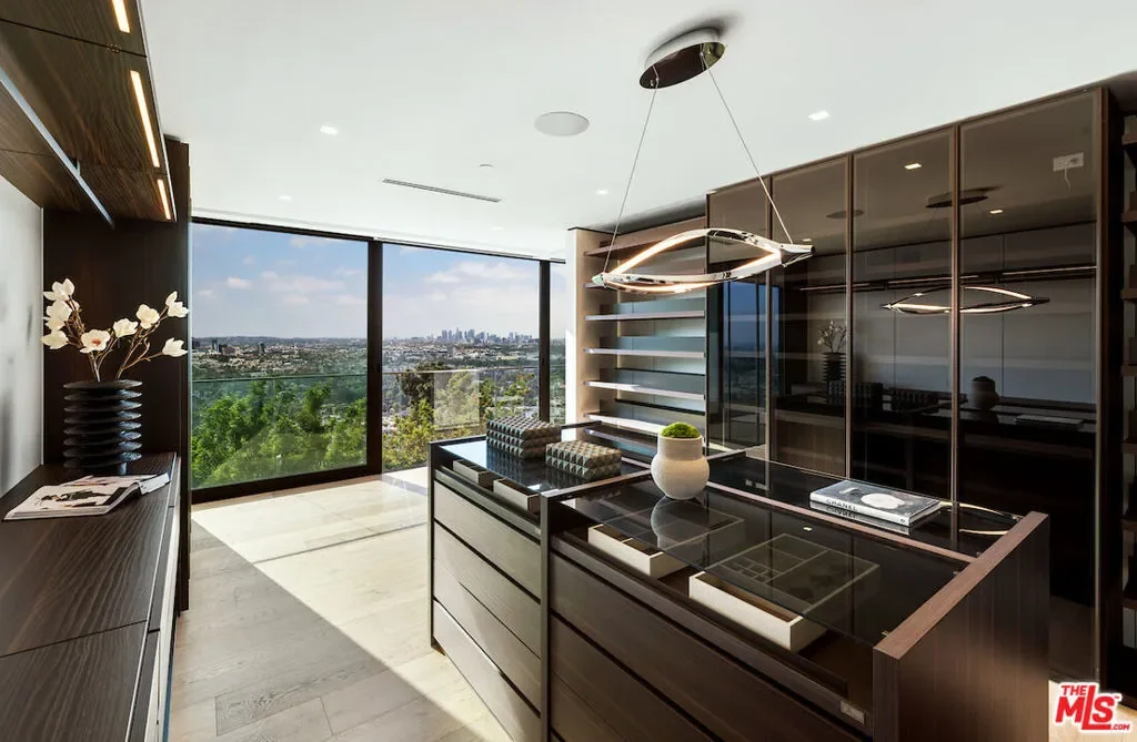 8116 Laurel View Drive, Los Angeles, California, United States. - Photo 3
