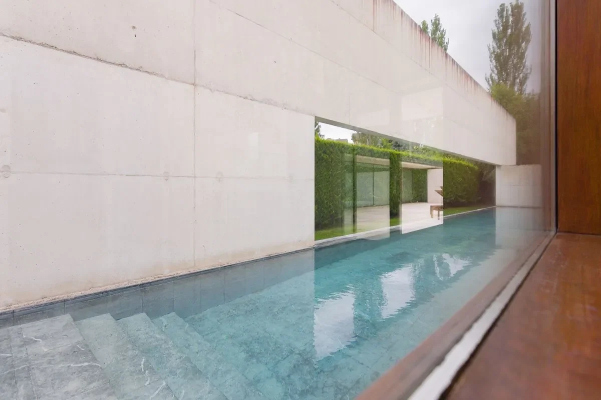 Exterior photo 8
