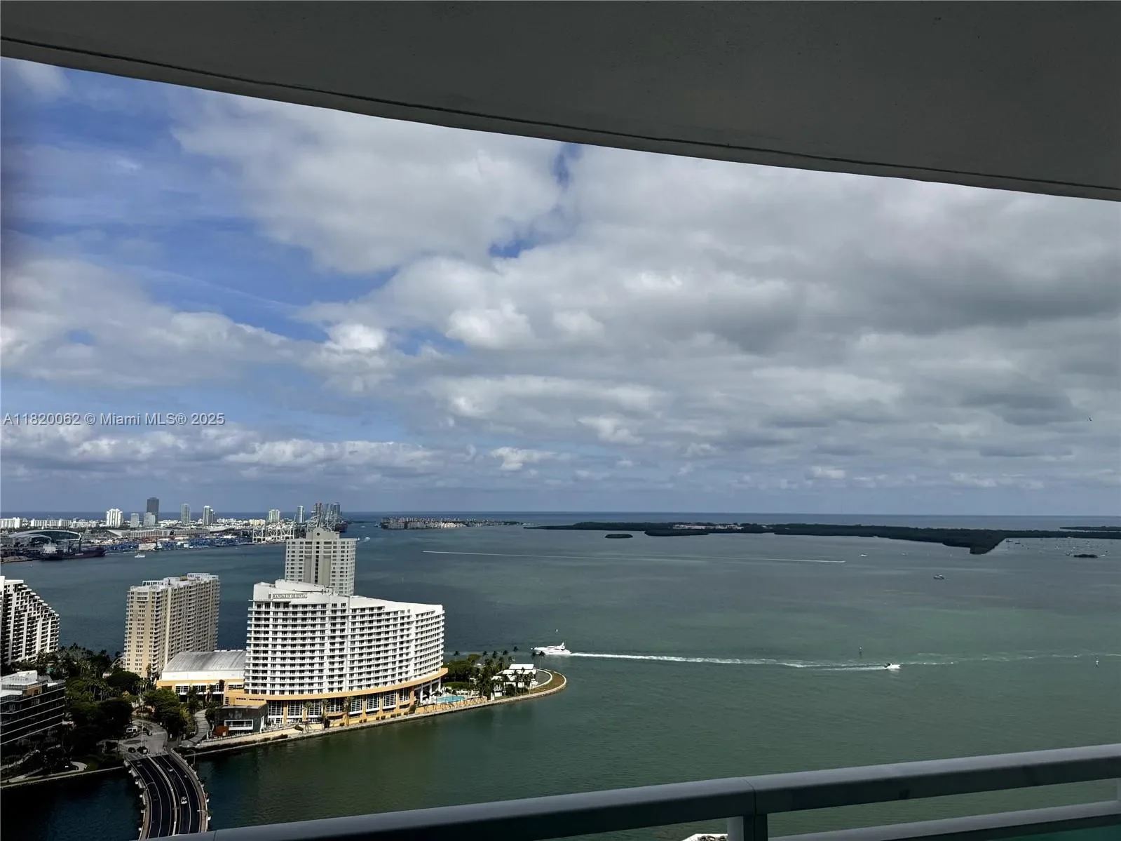 950 Brickell Bay Dr, #3710, Miami, Florida, United States. - Photo 10