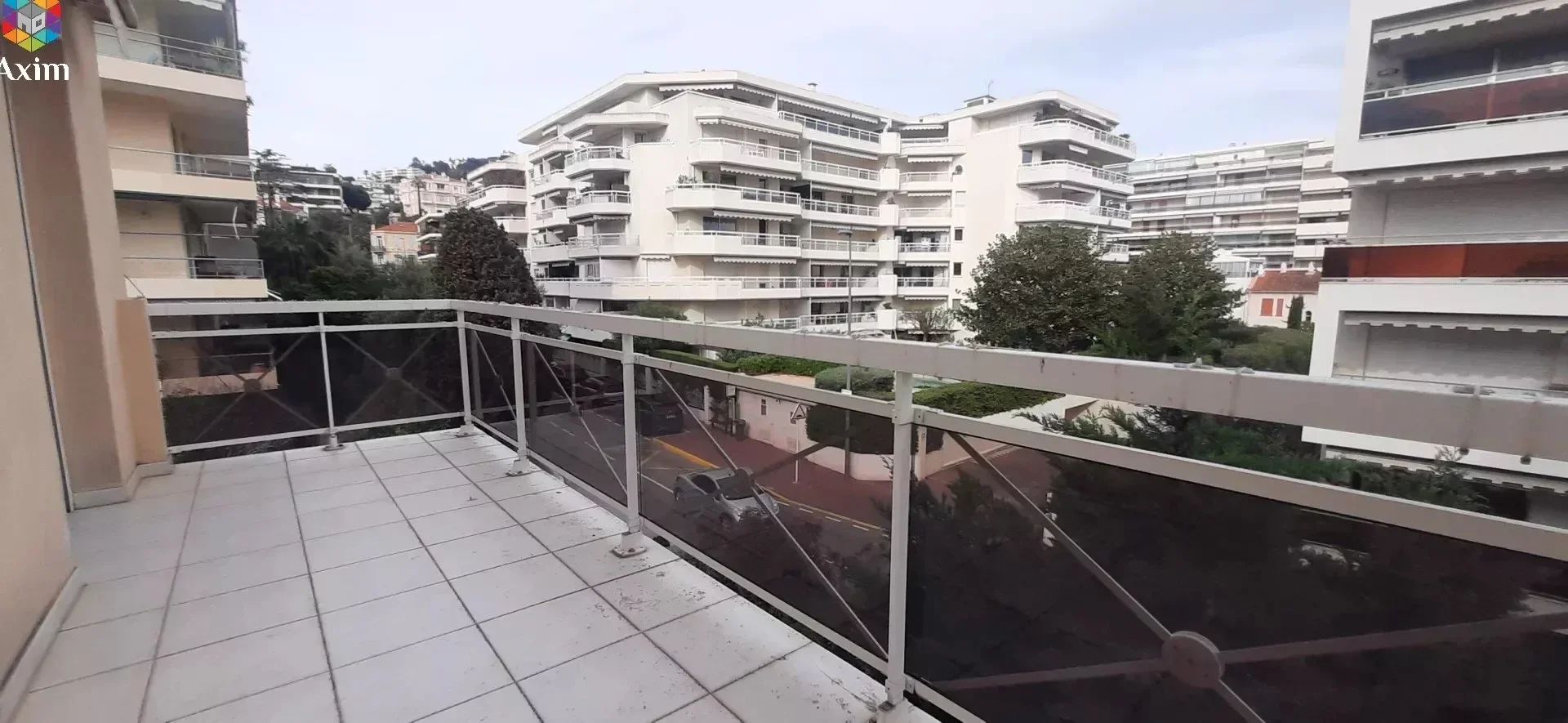 Exterior photo 2