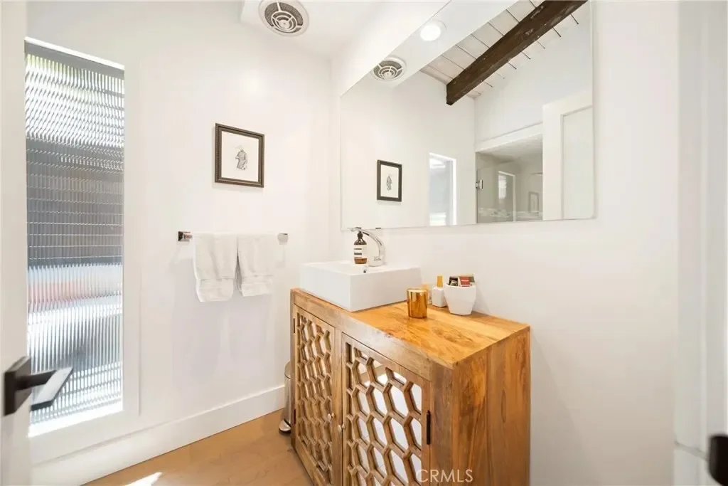 2522 Zorada Drive, Los Angeles, California, United States. - Photo 32