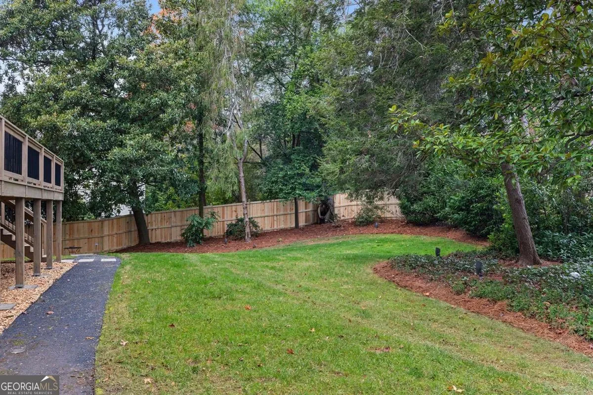 Exterior photo 12
