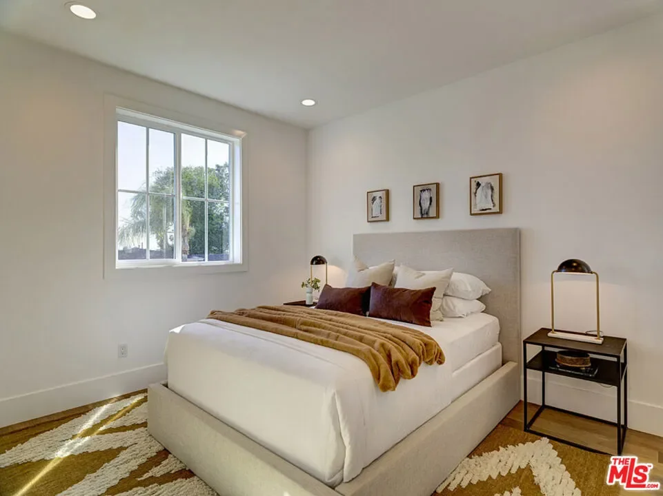 4747 Ambrose Avenue, Los Angeles, California, United States. - Photo 24