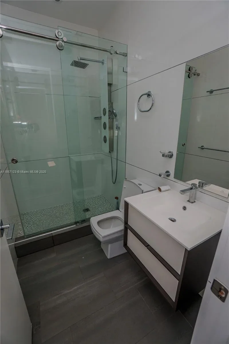 822 Meridian Ln, Hollywood, Florida, United States. - Photo 14