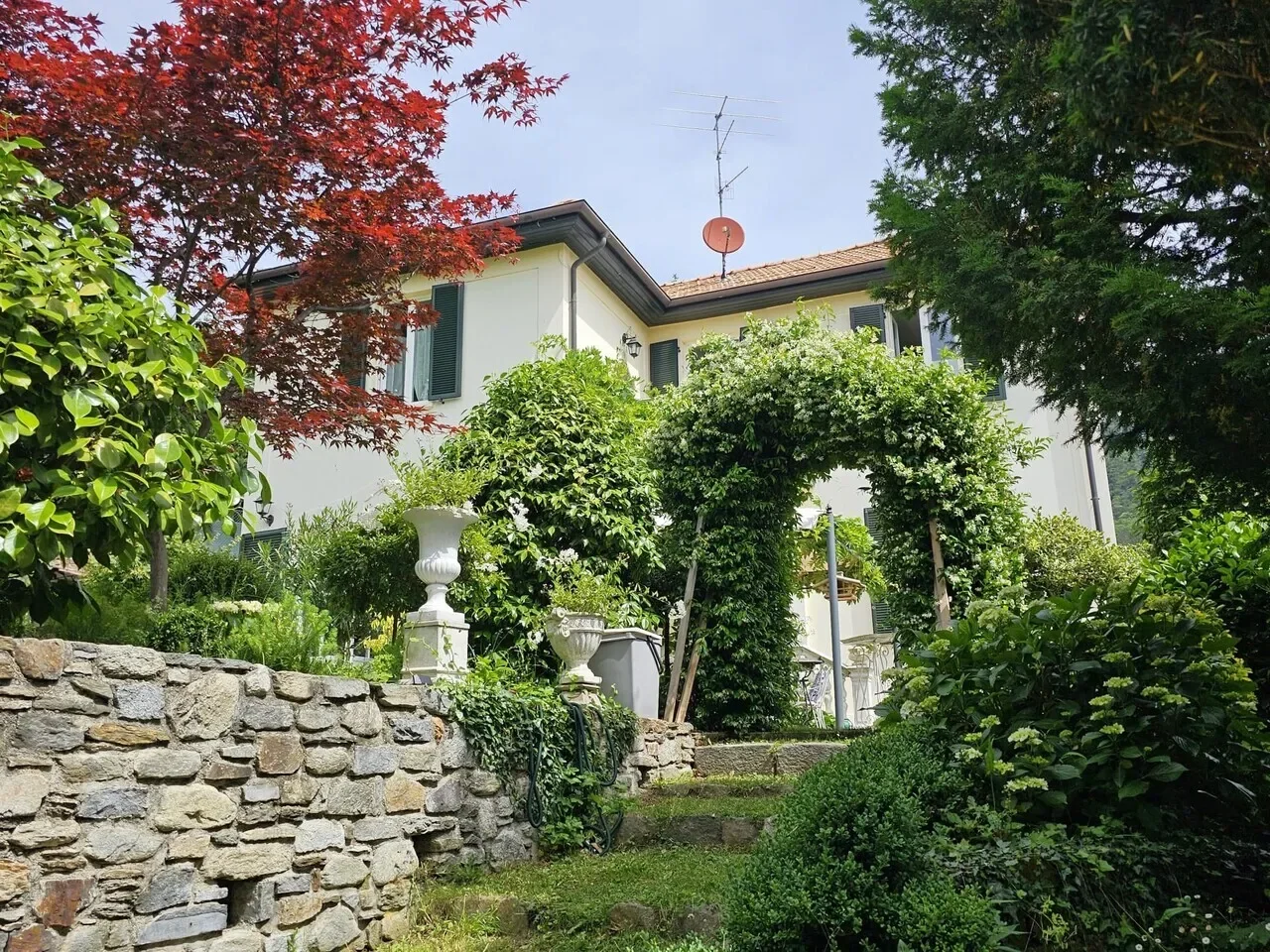 28813 Bee, Province of Verbano-Cusio-Ossola, Italy, Bee, Piedmont, Piedmont, Italy. - Photo 3