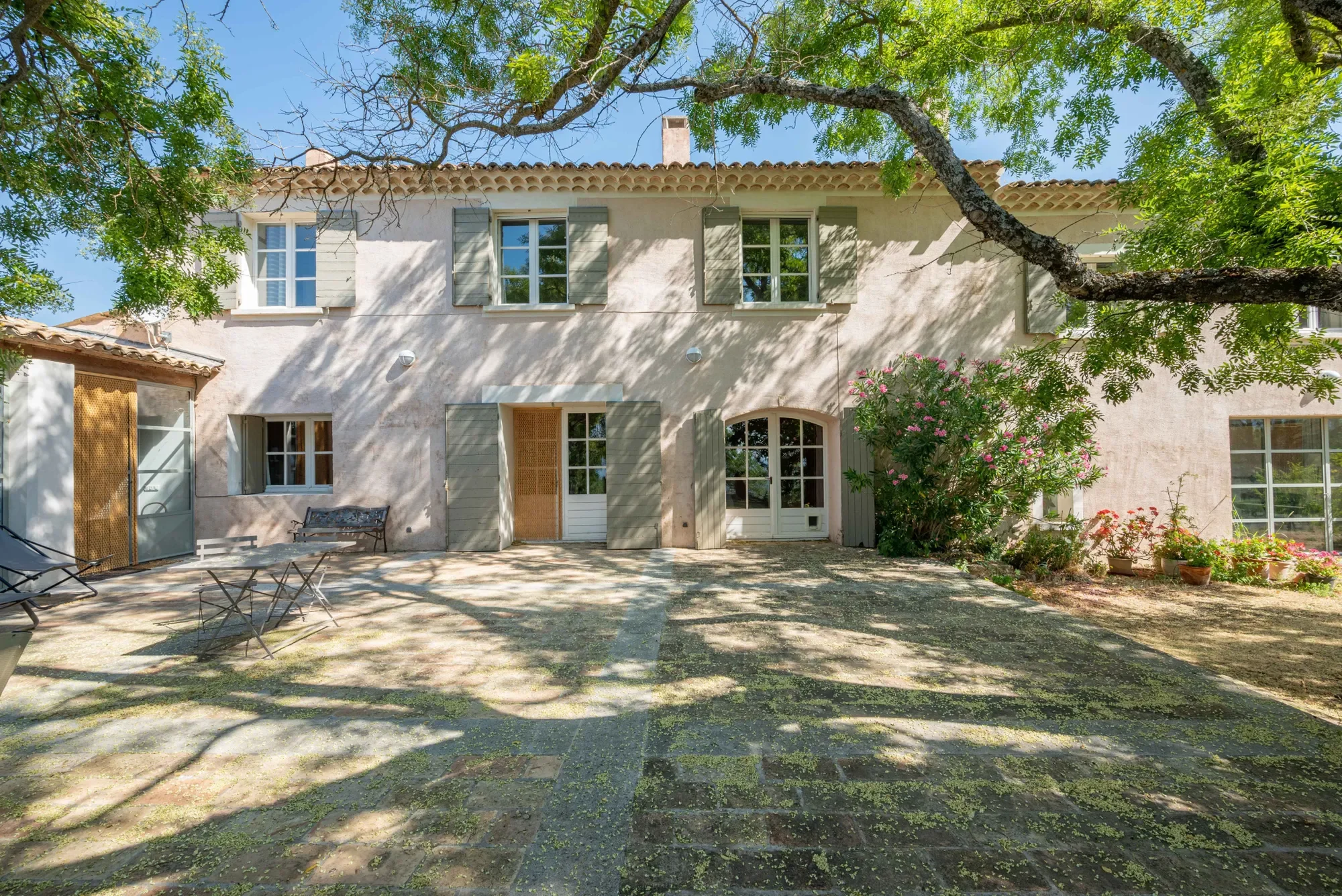Forcalquier, Provence-Alpes-Côte d'Azur, France. - Photo 4