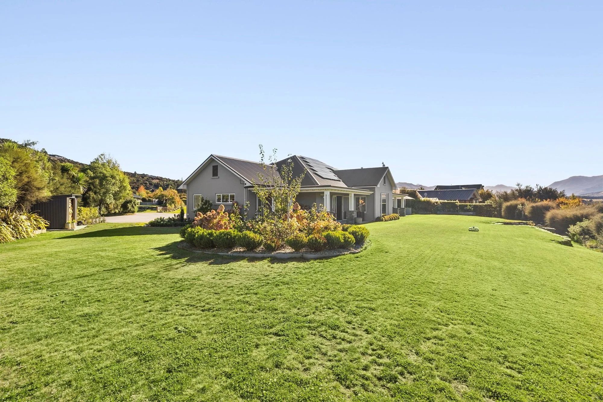 Exterior photo 5