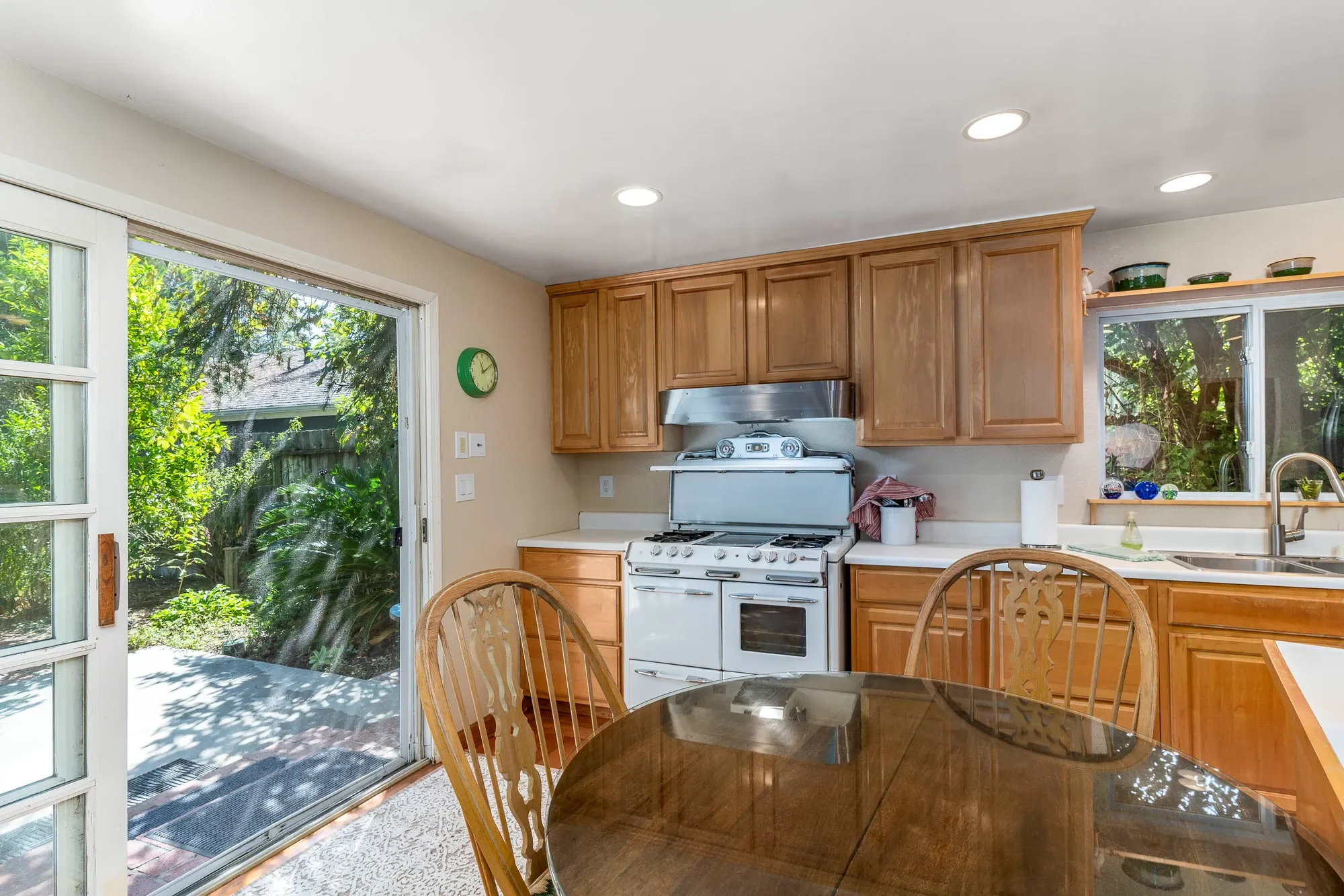 5828 Calvin Avenue, Tarzana, CA 91356, Los Angeles, California, United States. - Photo 16