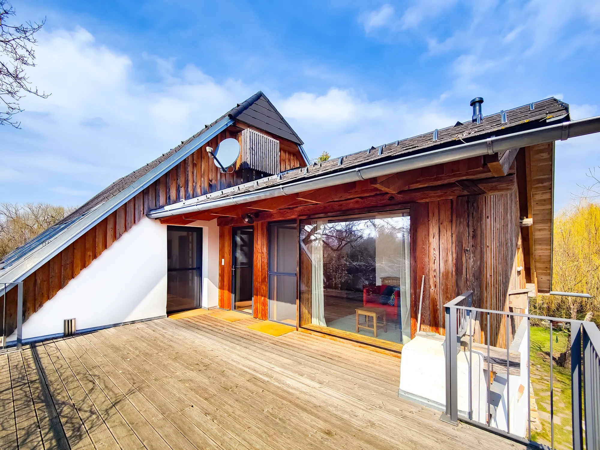 Exterior photo 5