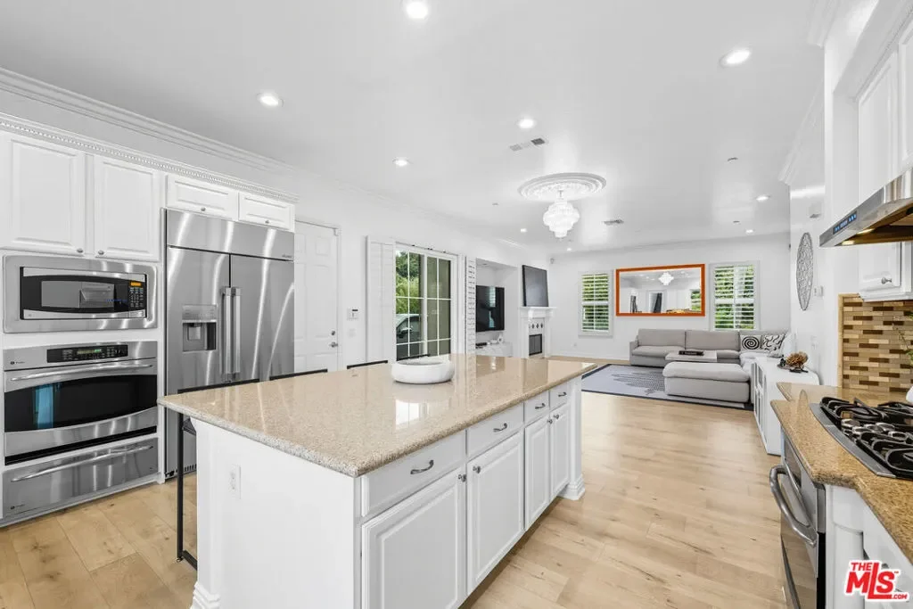 22074 Sagebrook Road, Los Angeles, California, United States. - Photo 8