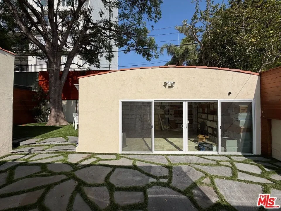 9037 Elevado Street, Los Angeles, California, United States. - Photo 15