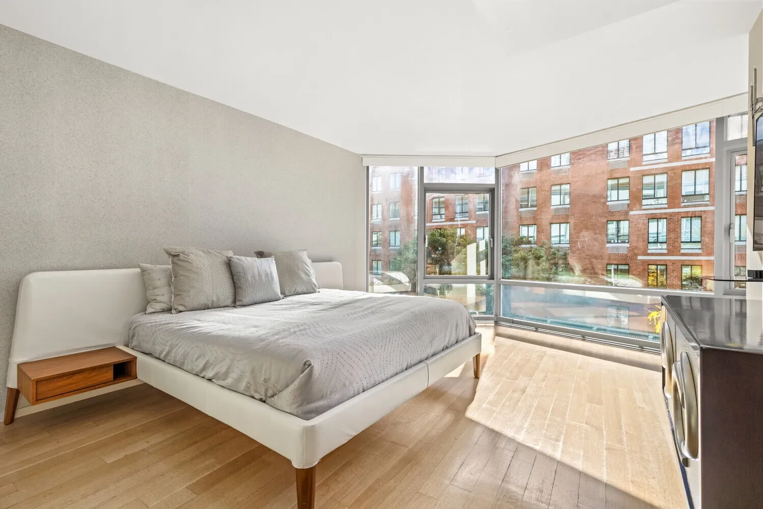 425 West 53rd Street                                         #409, New York, New York, United States. - Photo 6