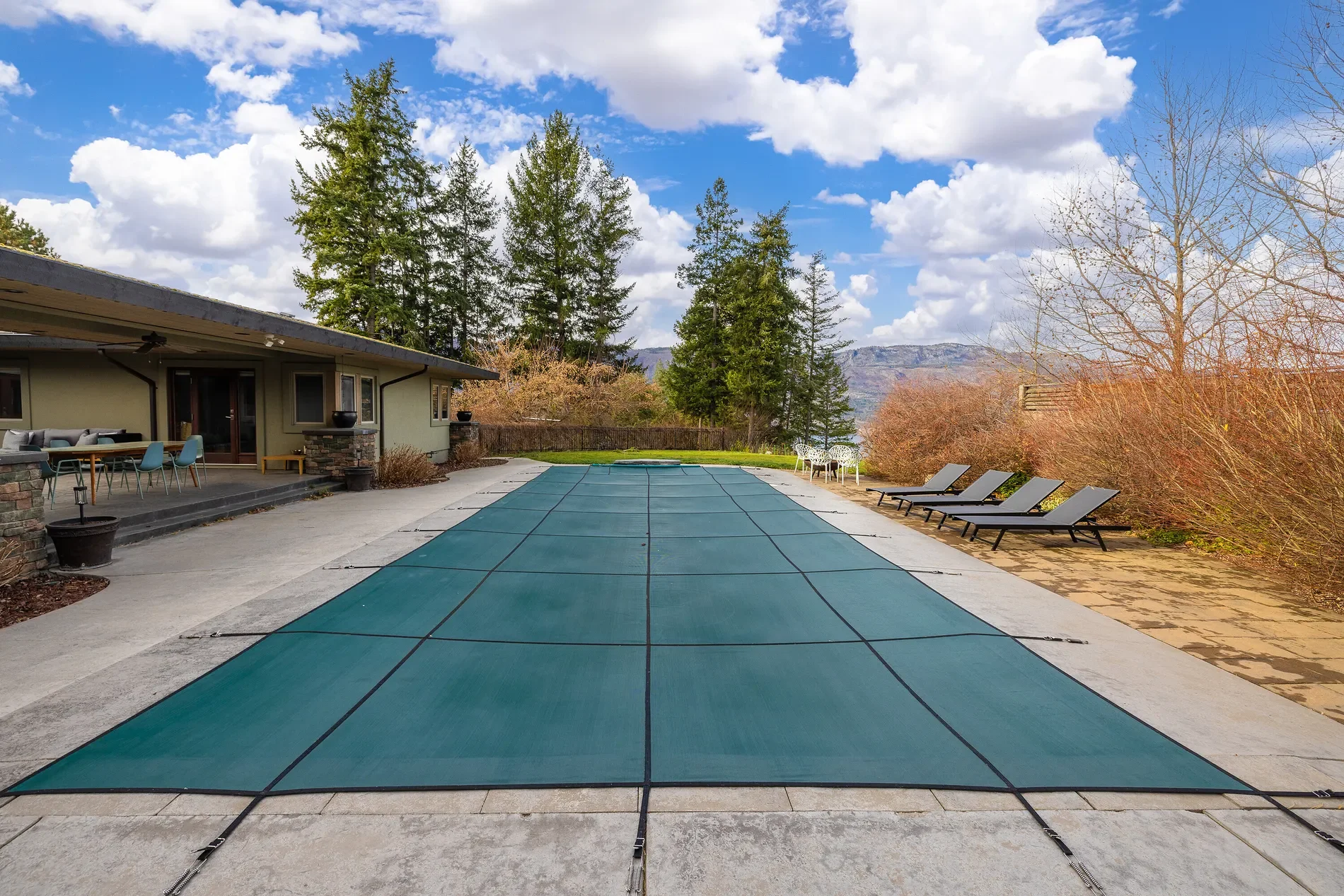 Exterior photo 8