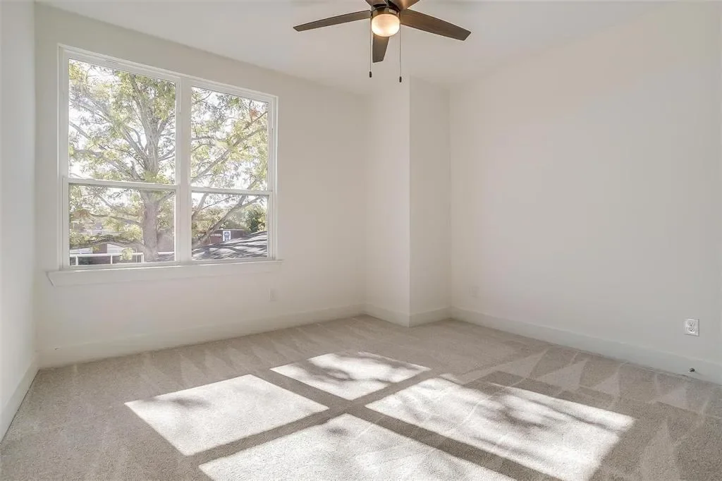 5618 Oaks Lane, Fort Worth, Texas, United States. - Photo 30