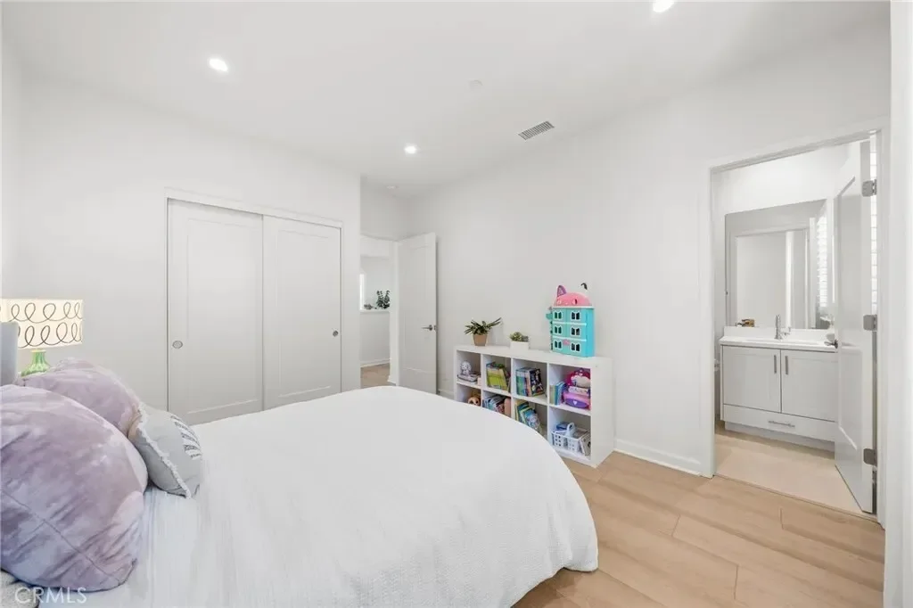 246 Canterbury, Irvine, California, United States. - Photo 23