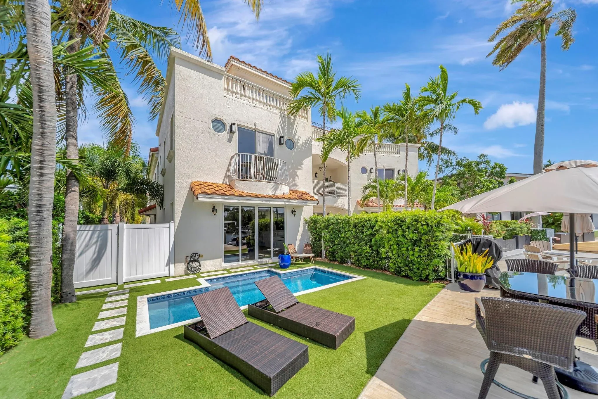 1368 BAYVIEW DR, Fort Lauderdale, Florida, United States. - Photo 2