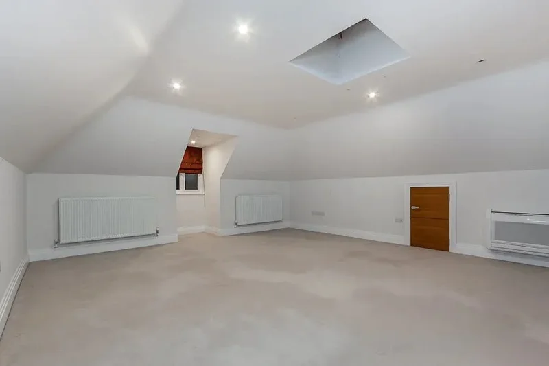 Eastcott Close, Kingston upon Thames, England, United Kingdom. - Photo 17