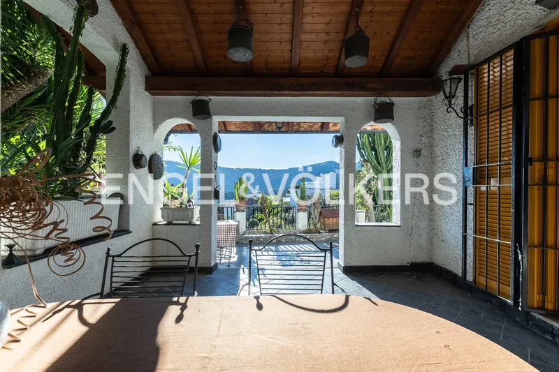 Villa with garden and sea view