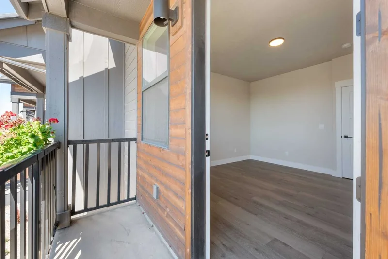 20530 NE Empire Avenue , Bend, OR 97701, Bend, Oregon, United States. - Photo 19