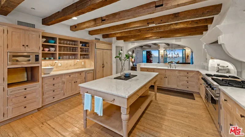 27832 Pacific Coast Highway, Malibu, California, United States. - Photo 14