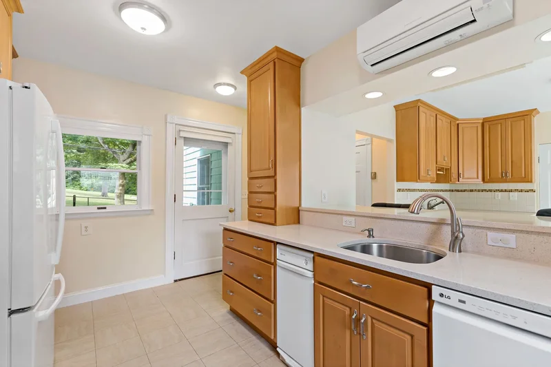 1 Spinney Terrace , Belmont, MA 02478, Belmont, Massachusetts, United States. - Photo 15