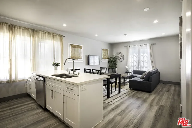1561 1/2 S Harvard Boulevard, Los Angeles, California, United States. - Photo 4