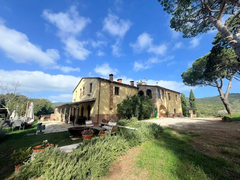 Prestigiosa azienda agricola con agriturismo e terreni in vendita a Massa Marittima