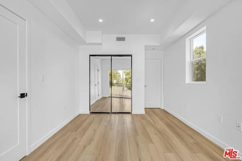 10828 Hesby Street, Los Angeles, California, United States. - Photo 18