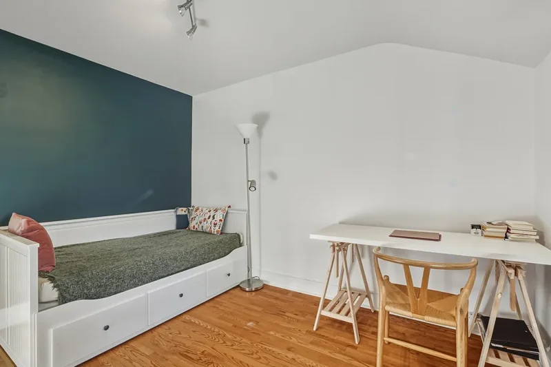 1290 Ch. Waterloo, Mount Royal, Quebec, Canada. - Photo 23