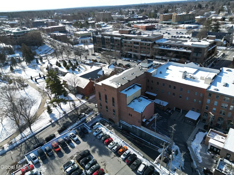 5 Spring Street #APT 404, Saratoga Springs, NY 12866, Saratoga Springs, New York, United States. - Photo 51