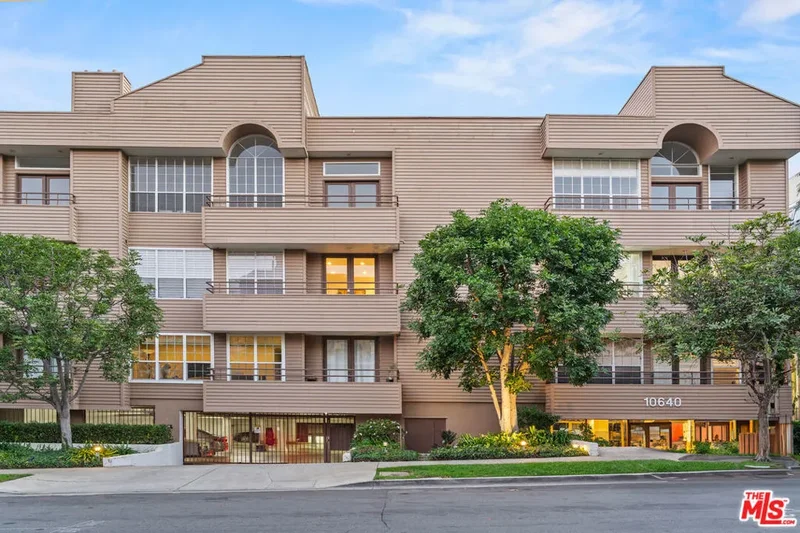 Condominium in Los Angeles