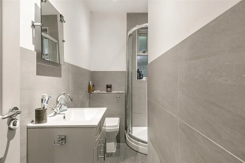 Parkgate Close, Kingston Upon Thames, Kingston upon Thames, England, United Kingdom. - Photo 30