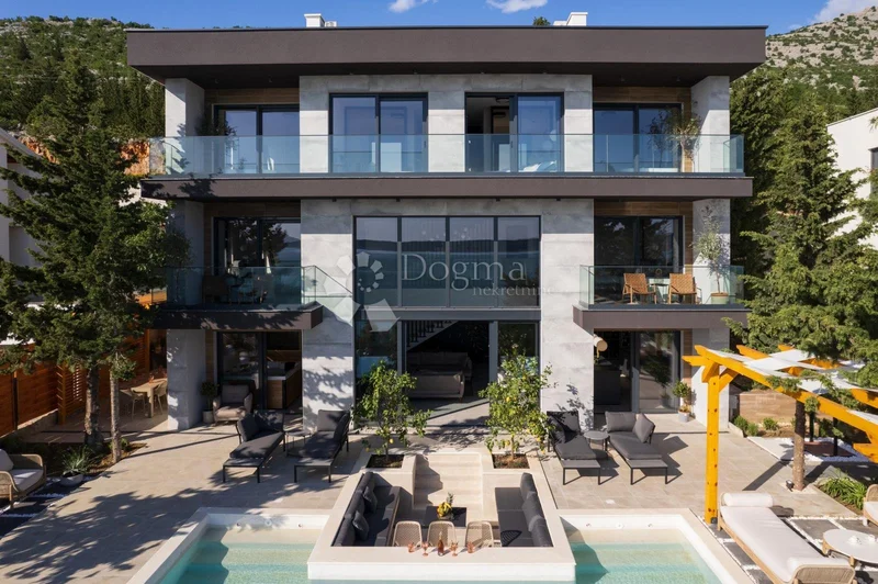 Dramatic & Luxurious - The Stylish Villa with Panoramic Sea Views