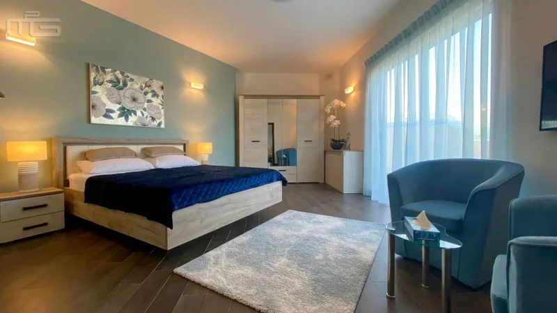 QAL1038 Exceptional Penthouse with private pool, large terraces and distant sea views