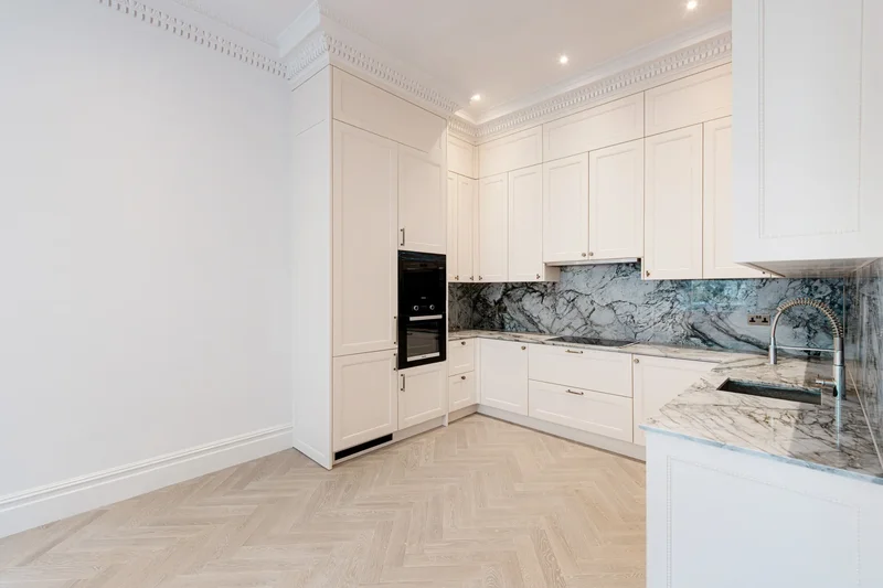 Queen'S Gate, , SW7