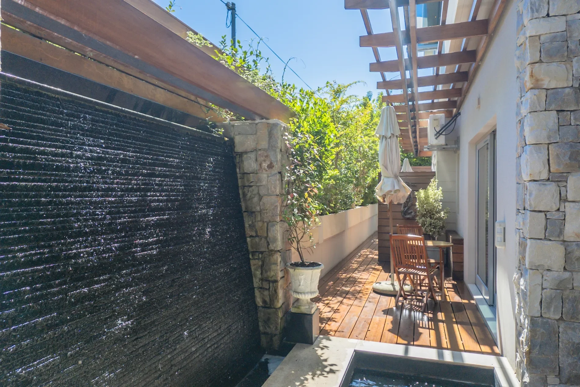 Exterior photo 8