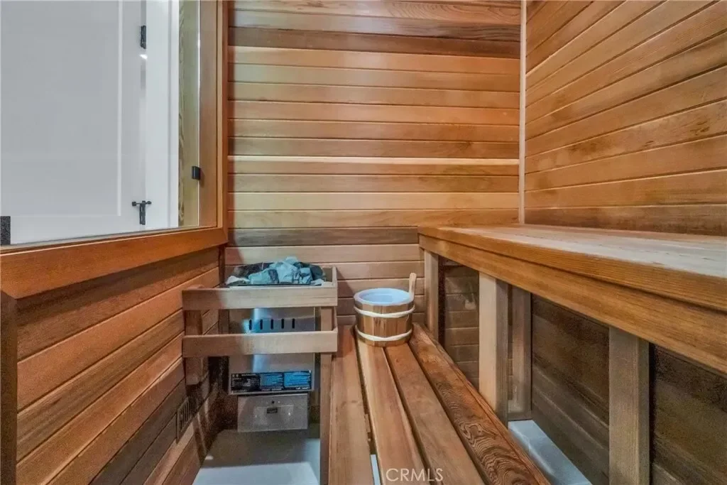 966 Rosecrans Avenue, Manhattan Beach, California, United States. - Photo 19